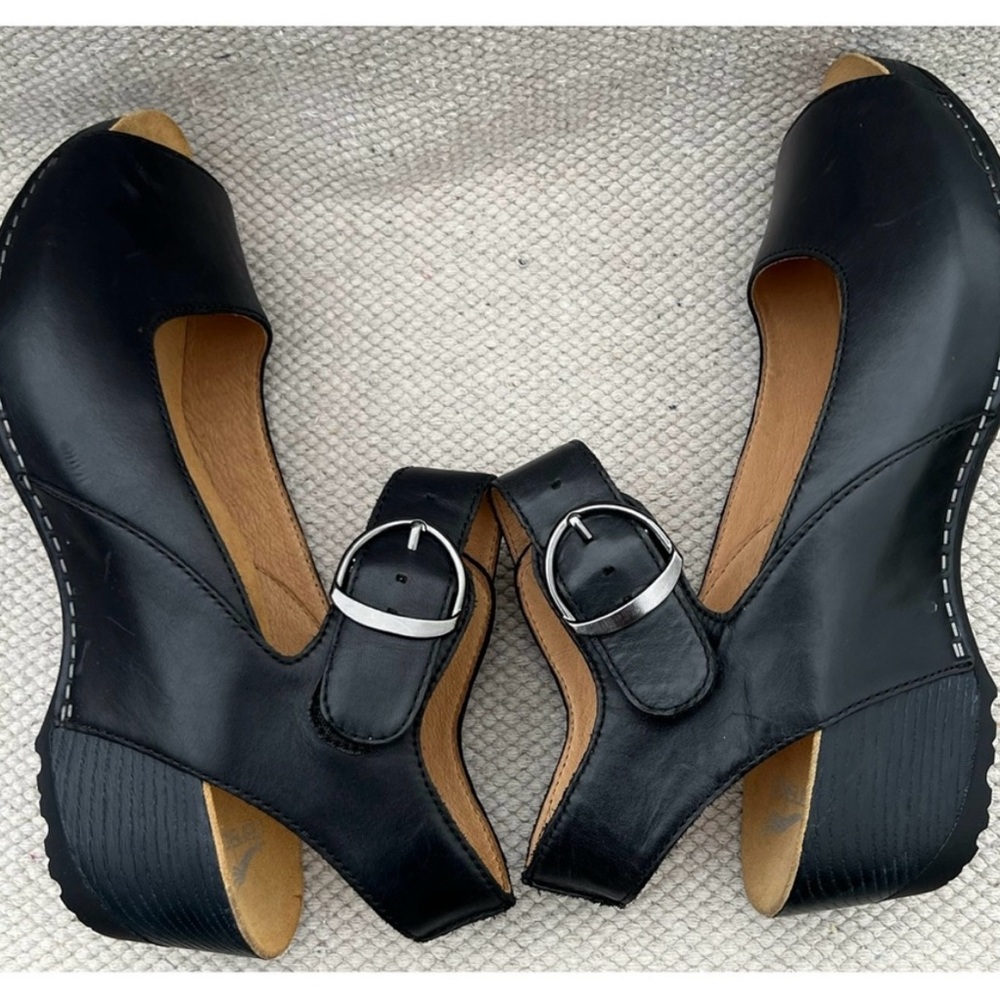 Dansko Black and Tan Sandals with Mary Jane Strap. Small scuff in picture - Picture 3 of 6